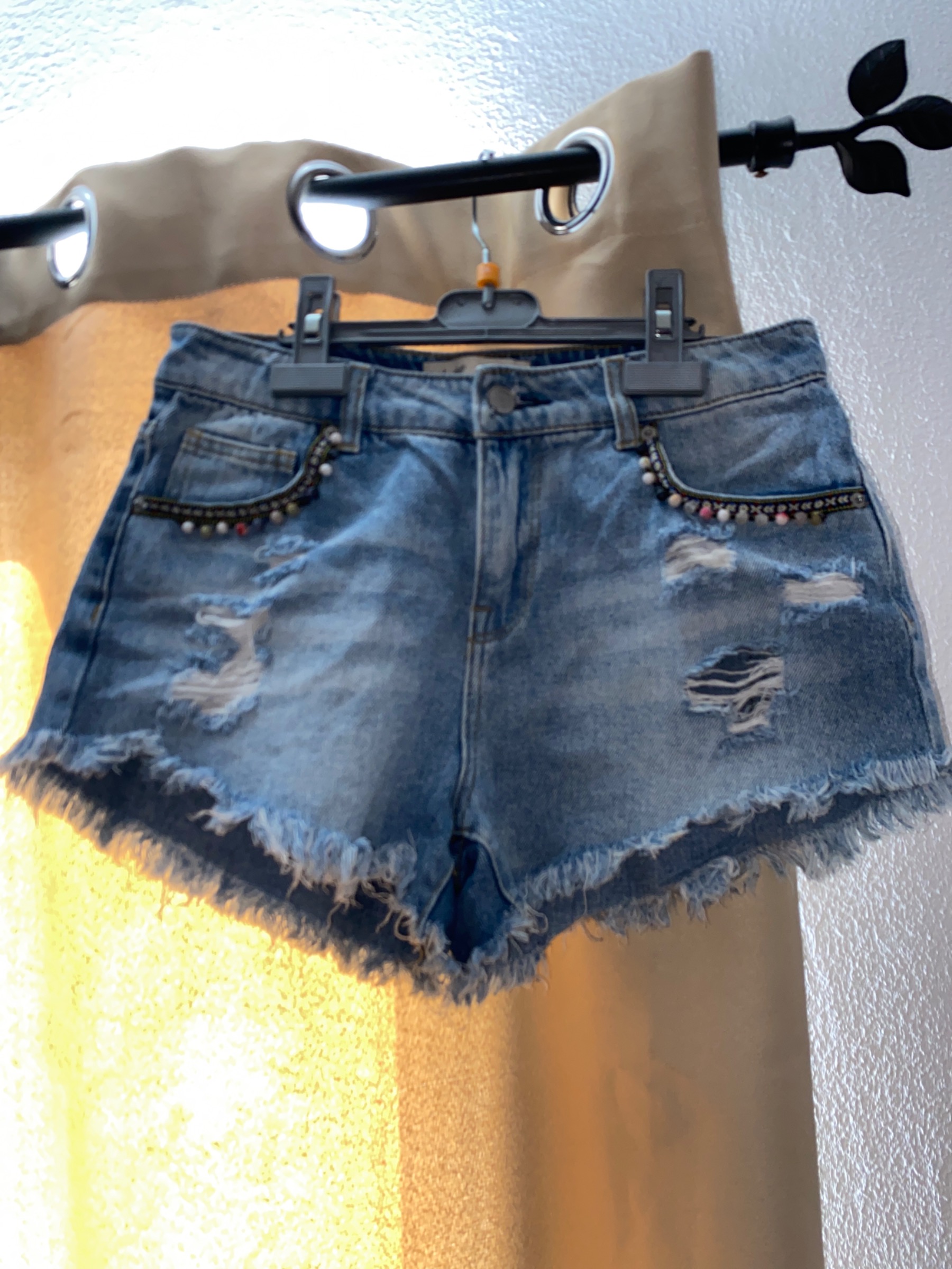 Short déchiré