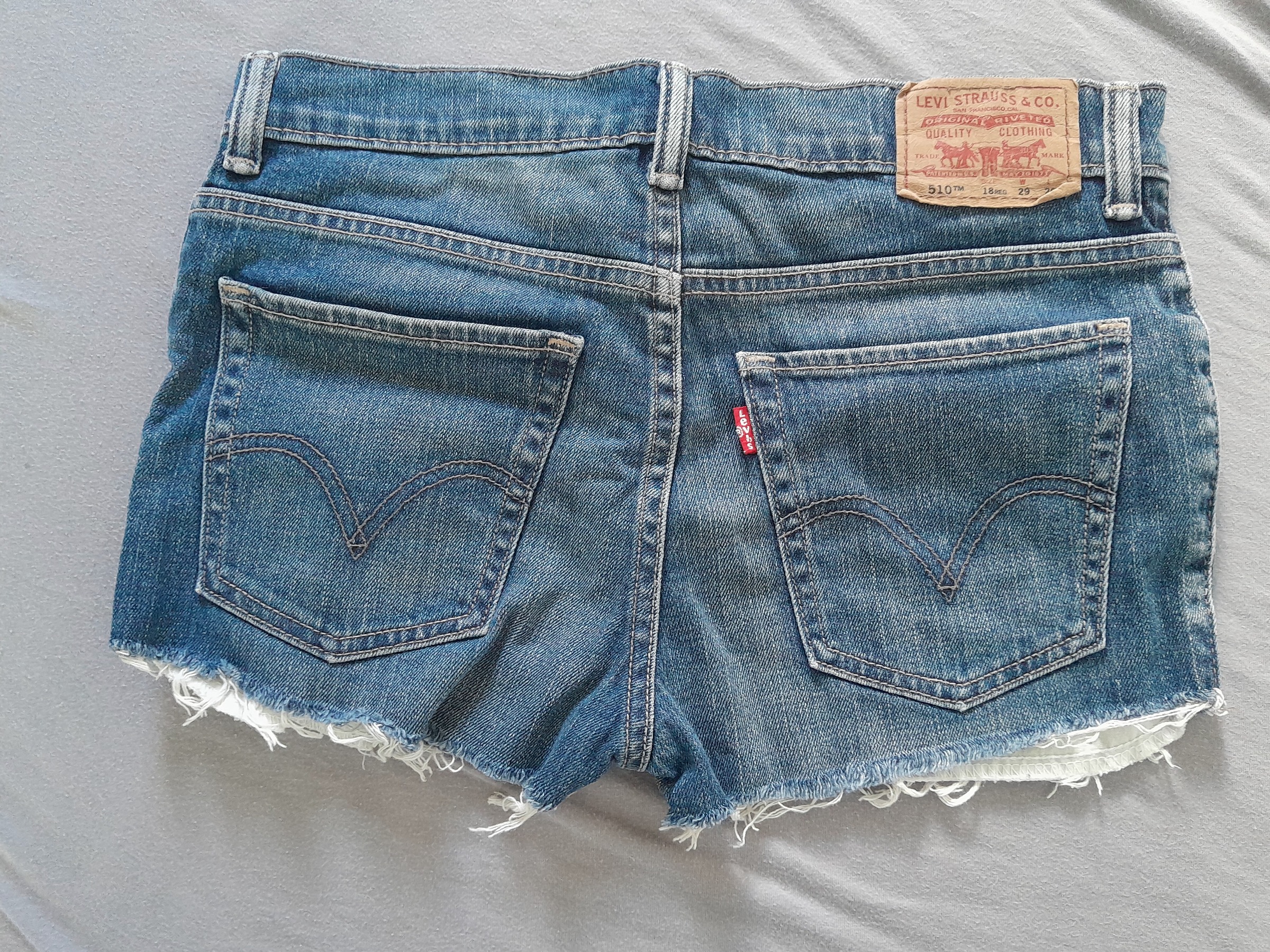 Short levis