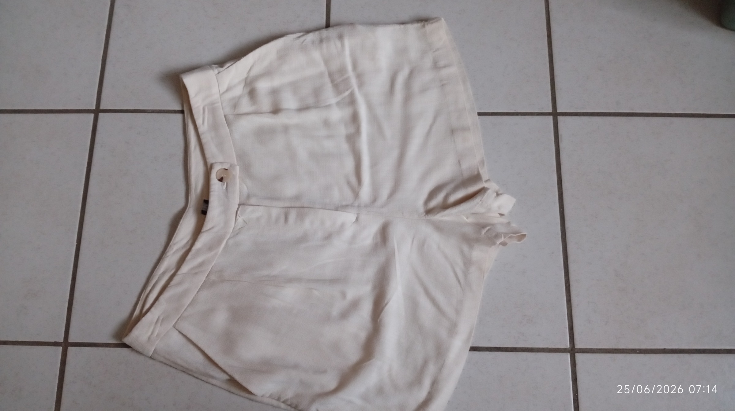 Short beige