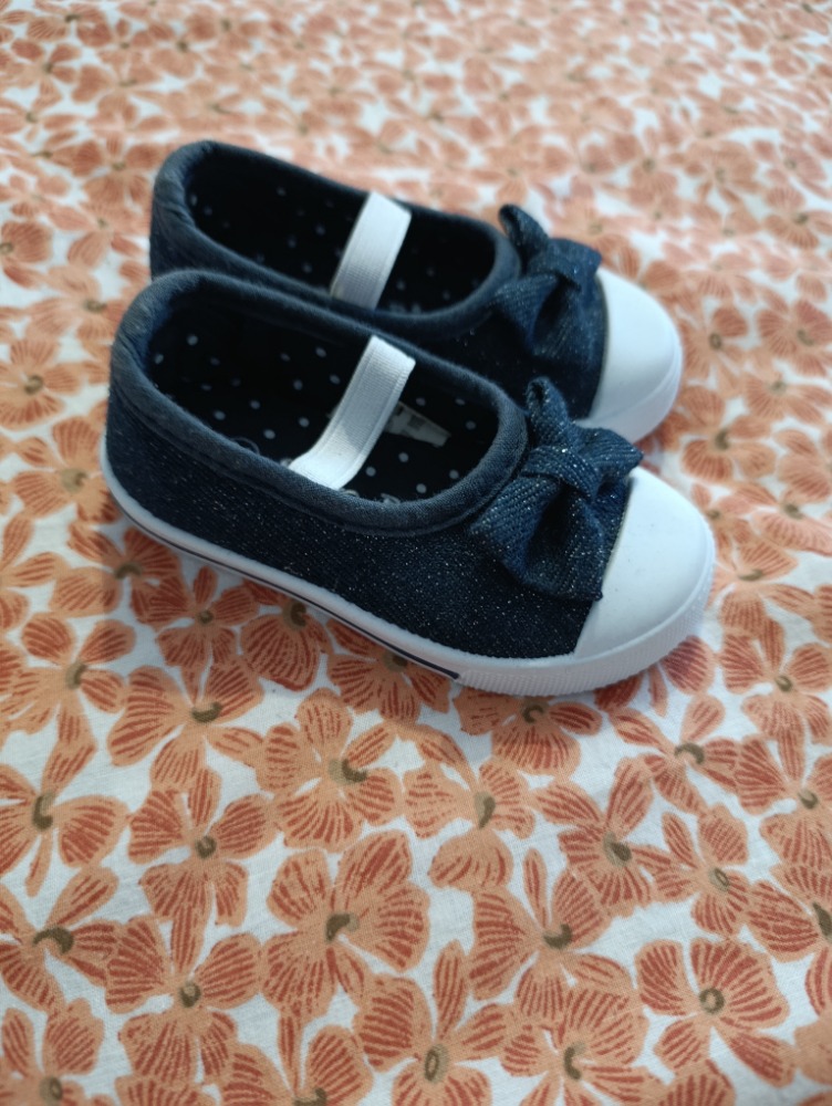 Bonjour vend ballerine fille pointure 20.