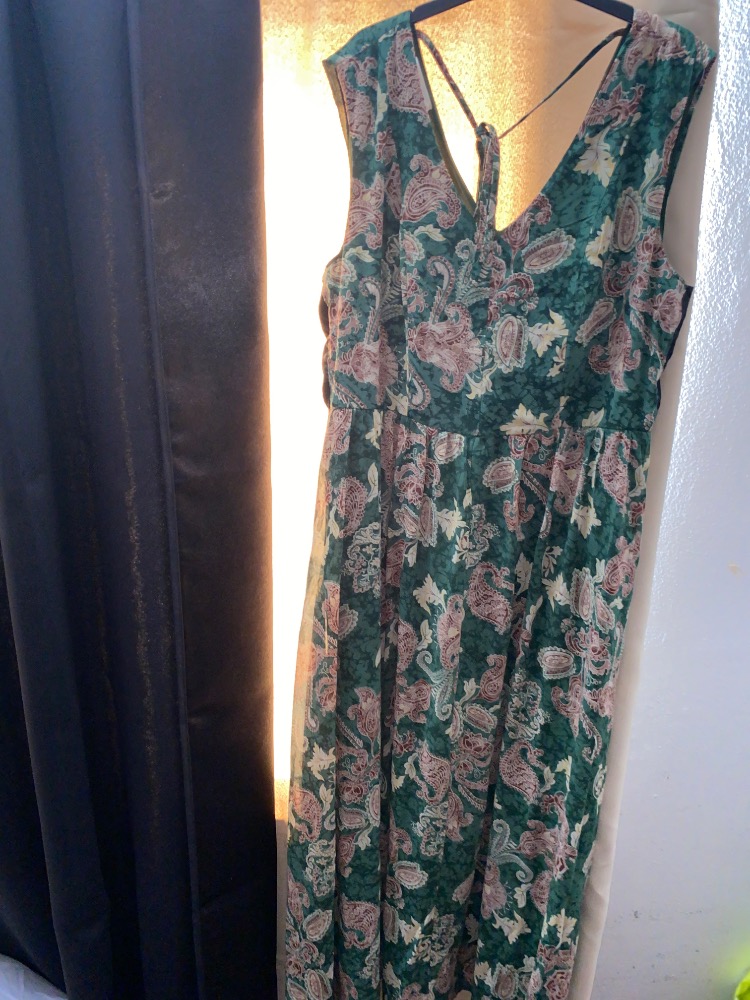 Robe longue , marque Kenza , bon état , mise qu’une seule fois , tissu léger