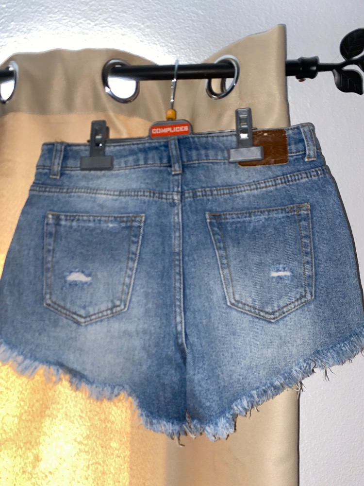 Short déchiré 2