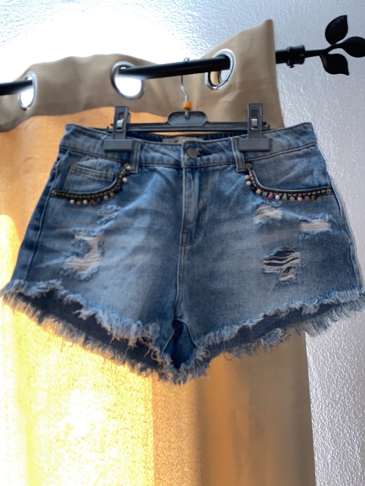 Short déchiré , marque Jennyfer , taille 34