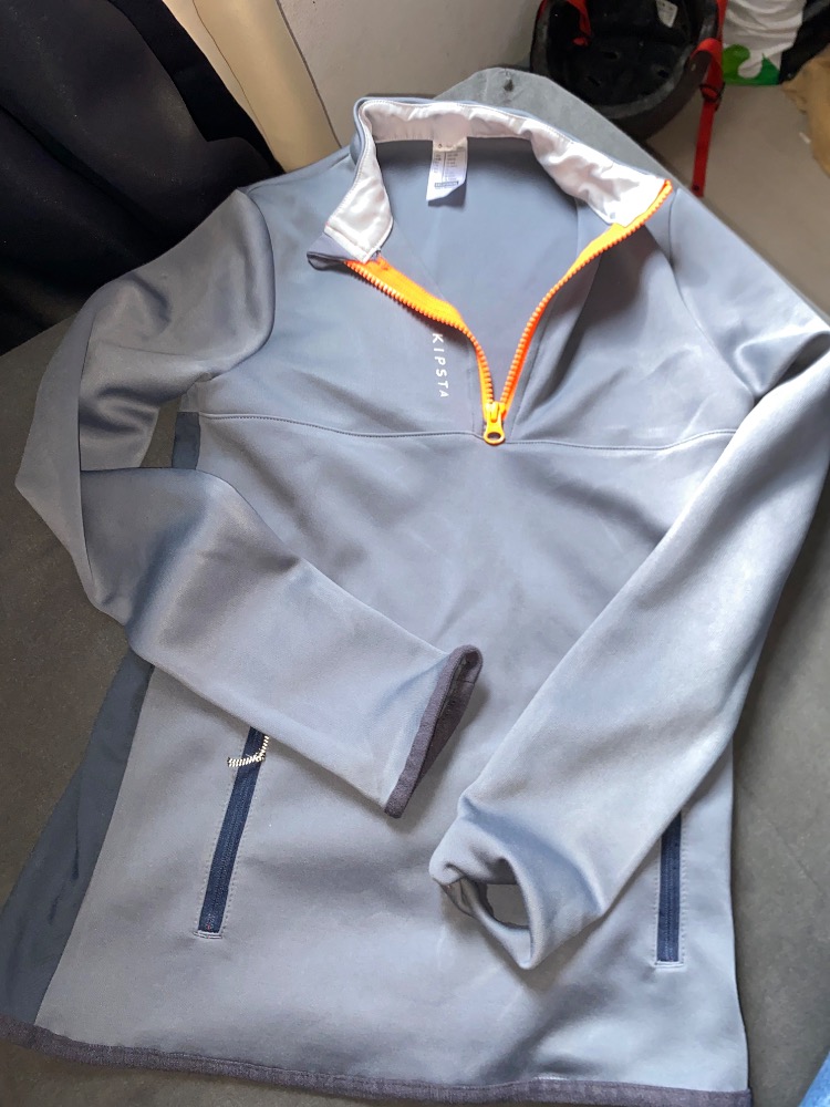 Pull , marque kipsta , 12 ans