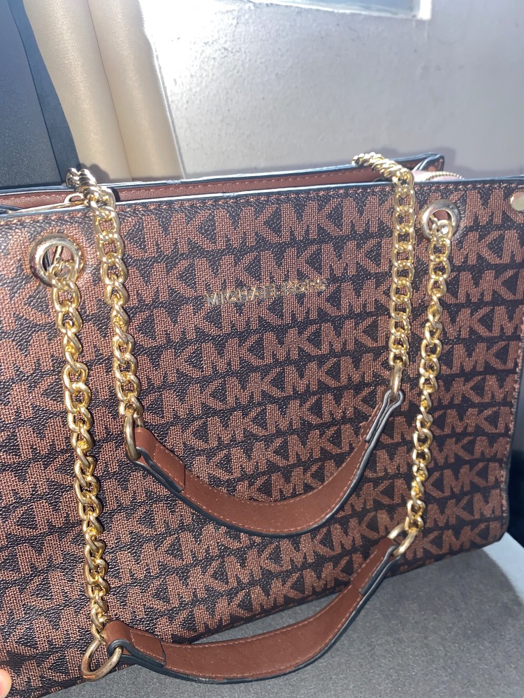 Sac Michael kors 
Porte 1 à 2 fois