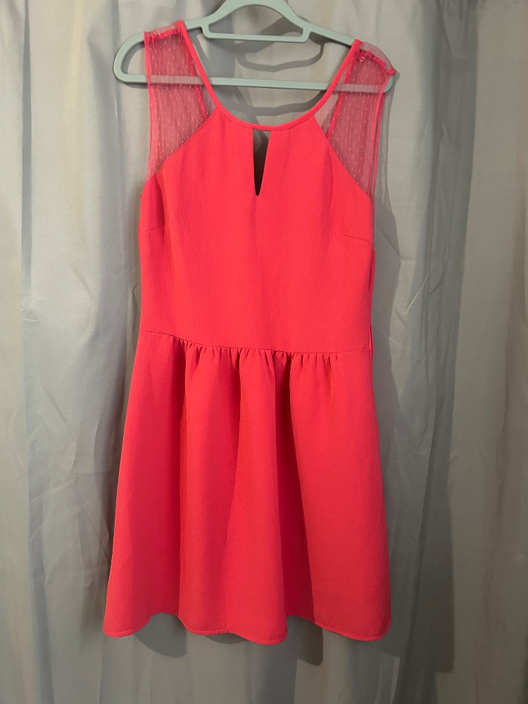 Robe Naf Naf jamais porté 
Taille 40