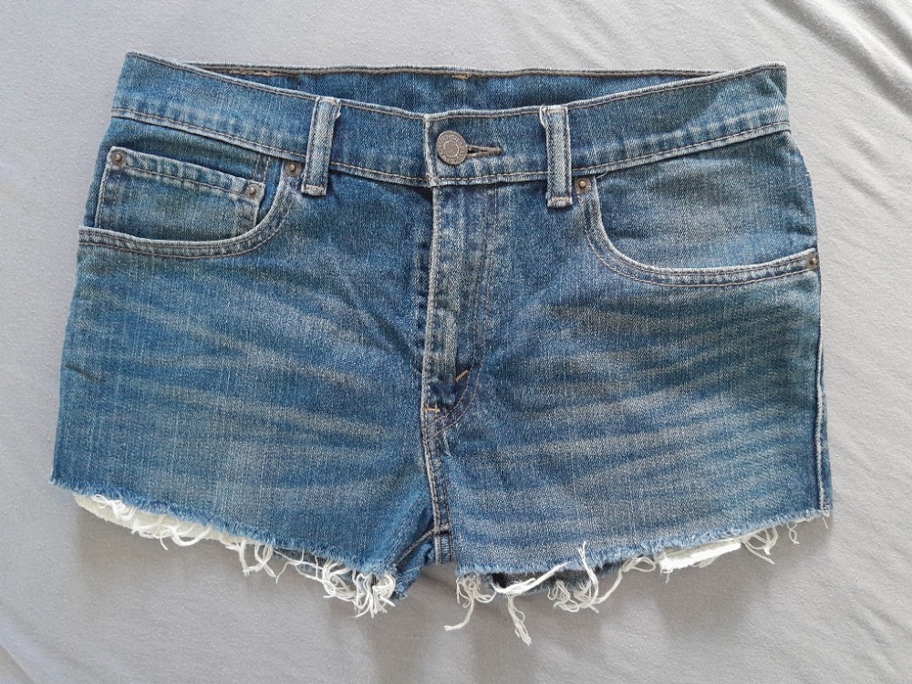 Short levis 2