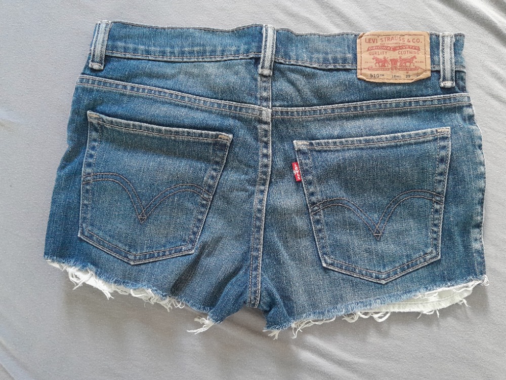 Short levis vintage. Acheté 25 euros en friperie .