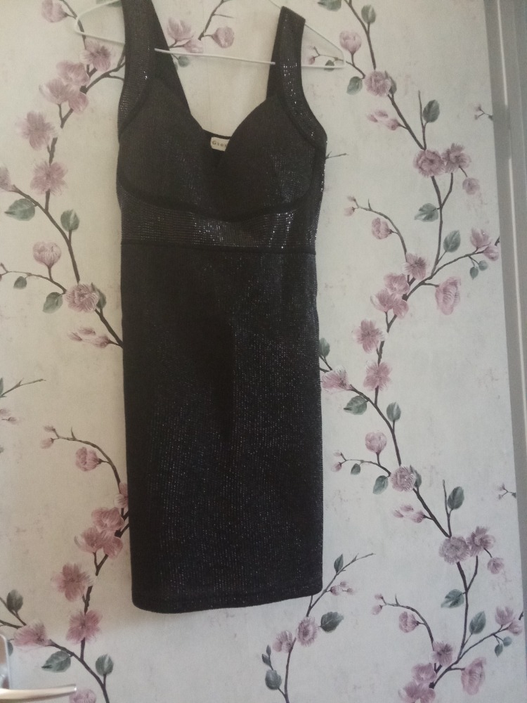 Robe noir taille s très bonne état idéal soiree