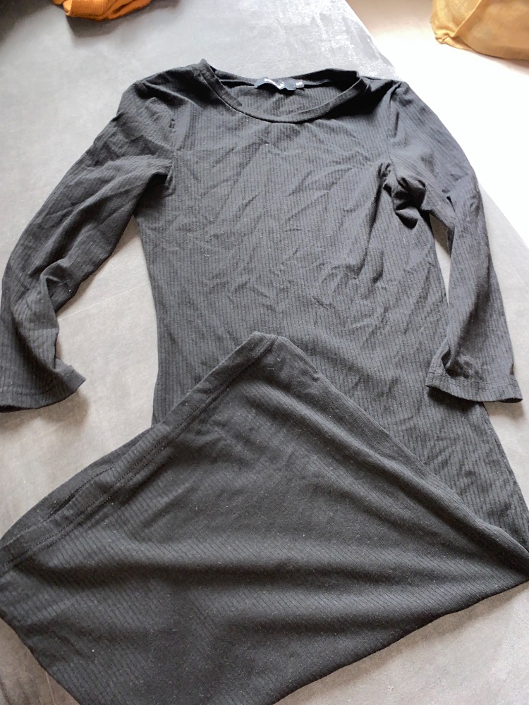 Robe noir 
Marque koolook 
Taille S/M