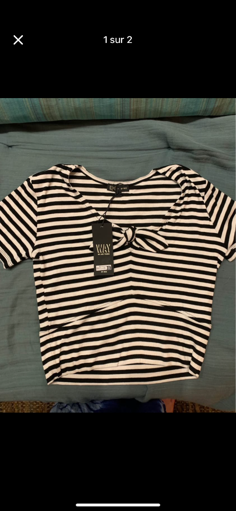Vends 1 tee shirt et un débardeur IKKS neufs. Taille s et xs