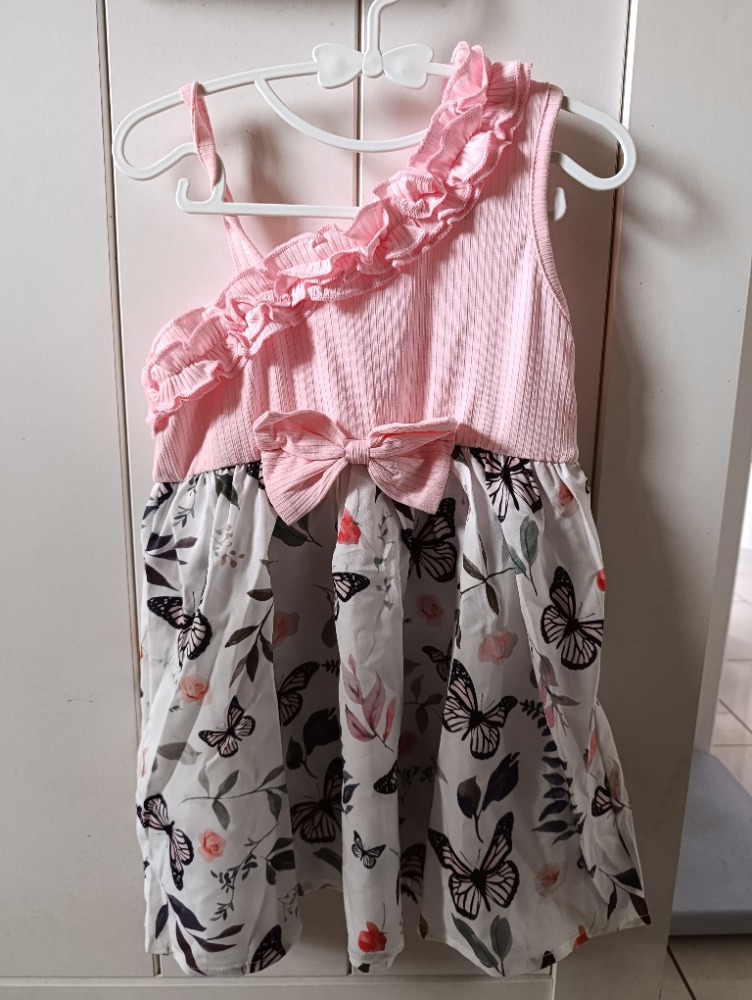 Robe papillons reçu en doublon, neuf.