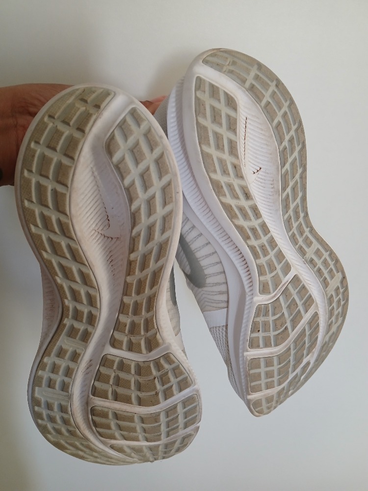 Baskets blancs Nike 2