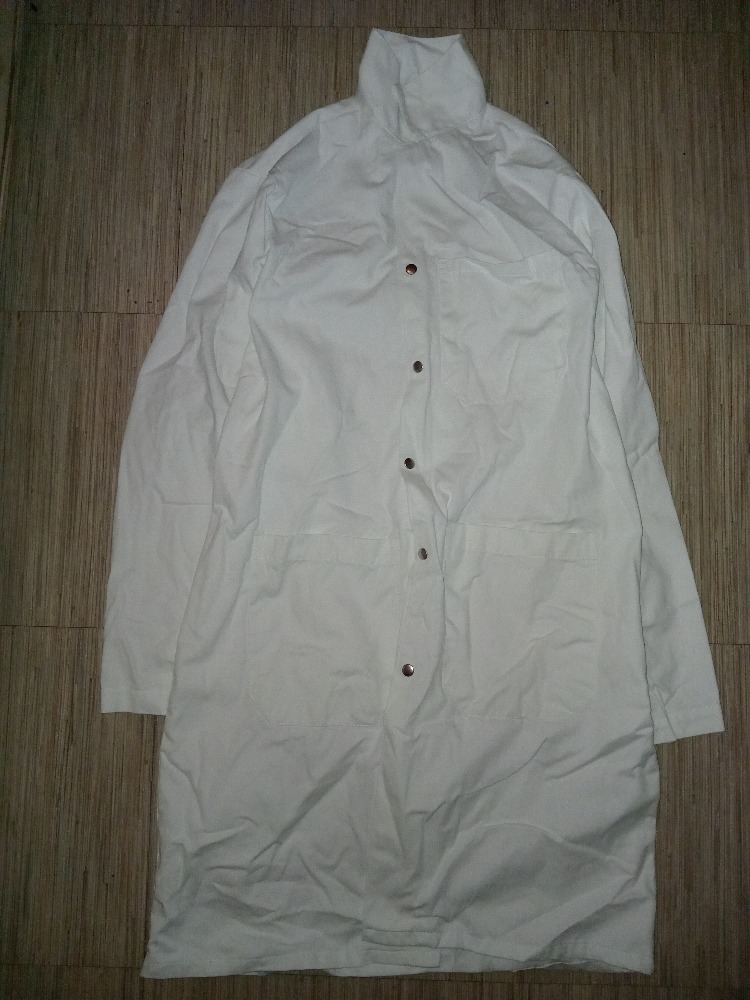Un Blouson de chimie blanc de Taille S pour homme comme femme, qui possède aucun défaut, pour ceux qui sont intéressés tout se passe en privé.