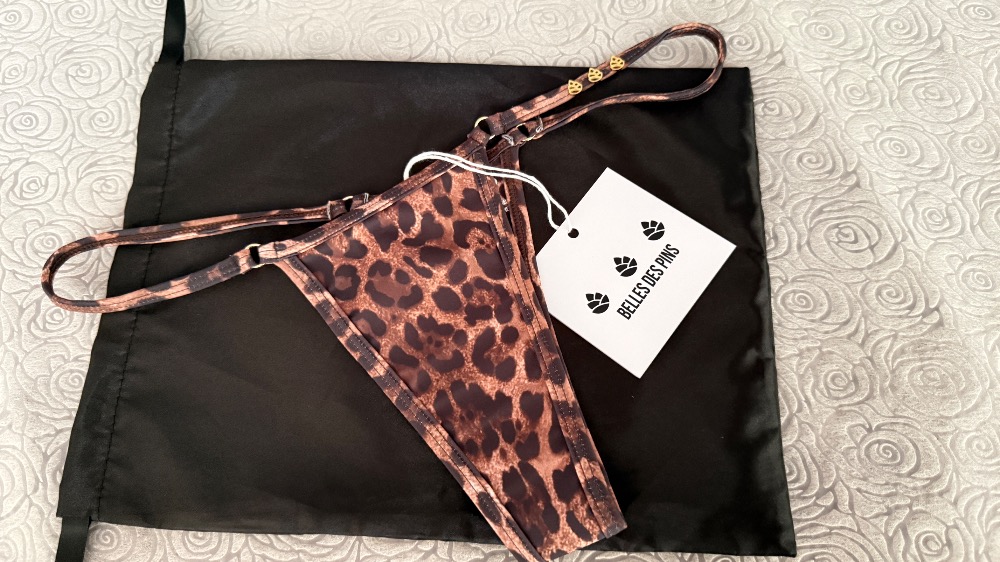 Maillot string léopard 
Neuf, jamais porté, taille trop petite